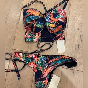 Agua Bendita bikini top and bottom - new with tag - size M - fit 34C-34D cup